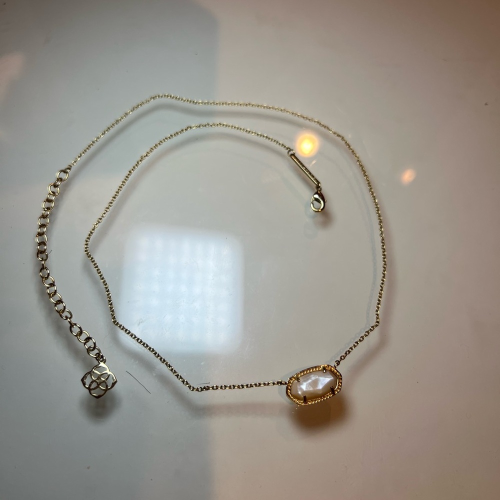 Kendra Scott Elisa necklace ivory mother of pearl